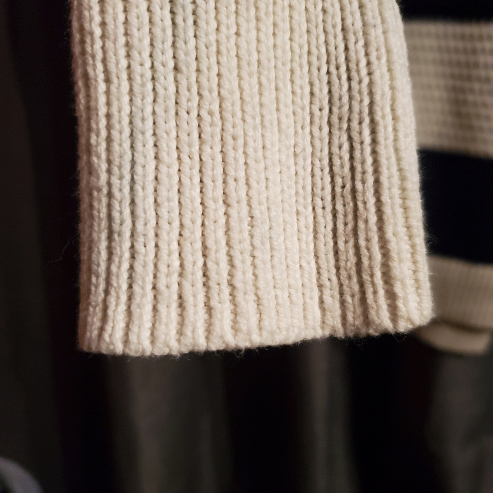 Womens Large Sweater - Picture 4 of 4